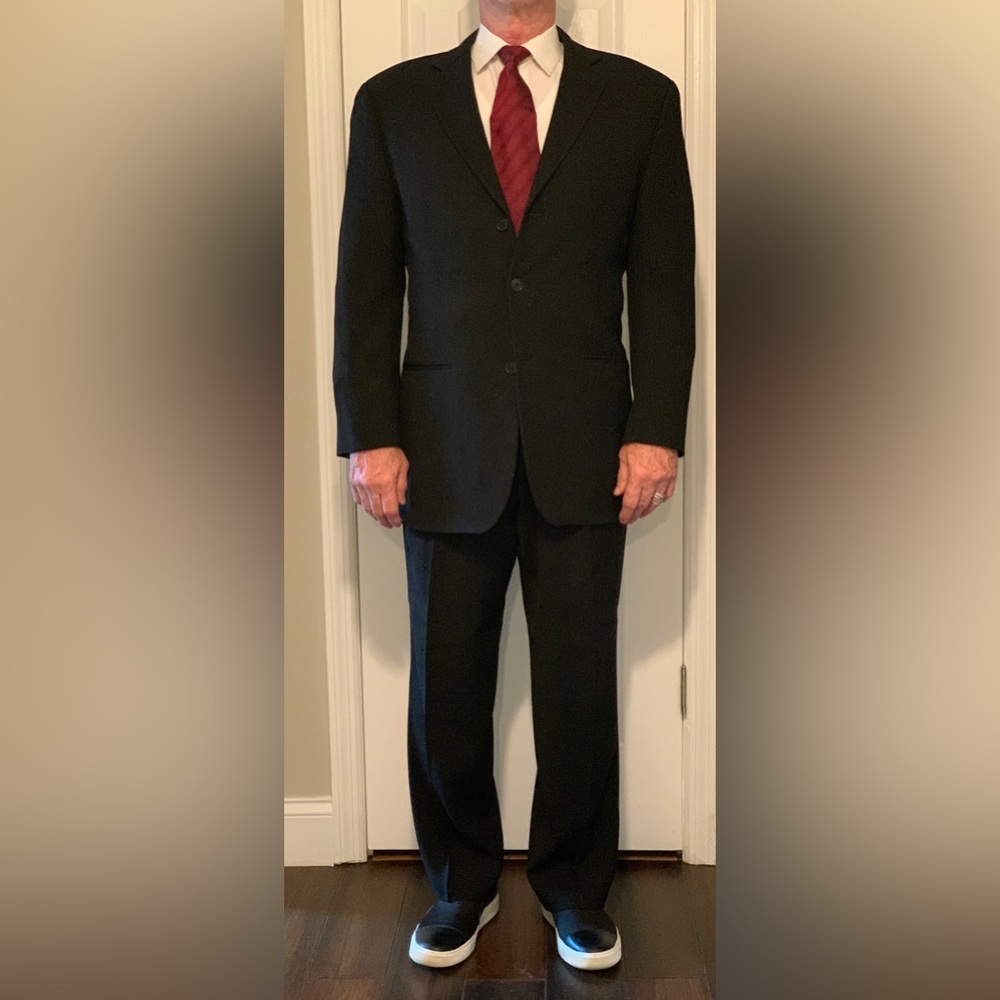 Men’s black 2pc textured suit size 42R